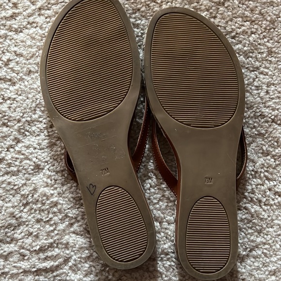 G by Guess Flip flops - Picture 4 of 5